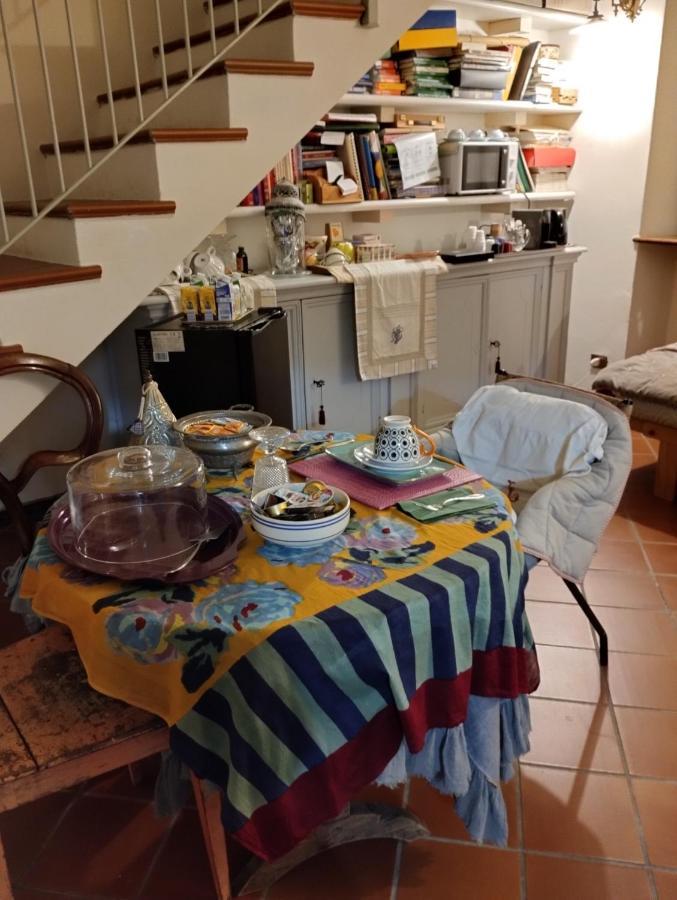 Quartiano Il Cortiletto Bed & Breakfast エクステリア 写真
