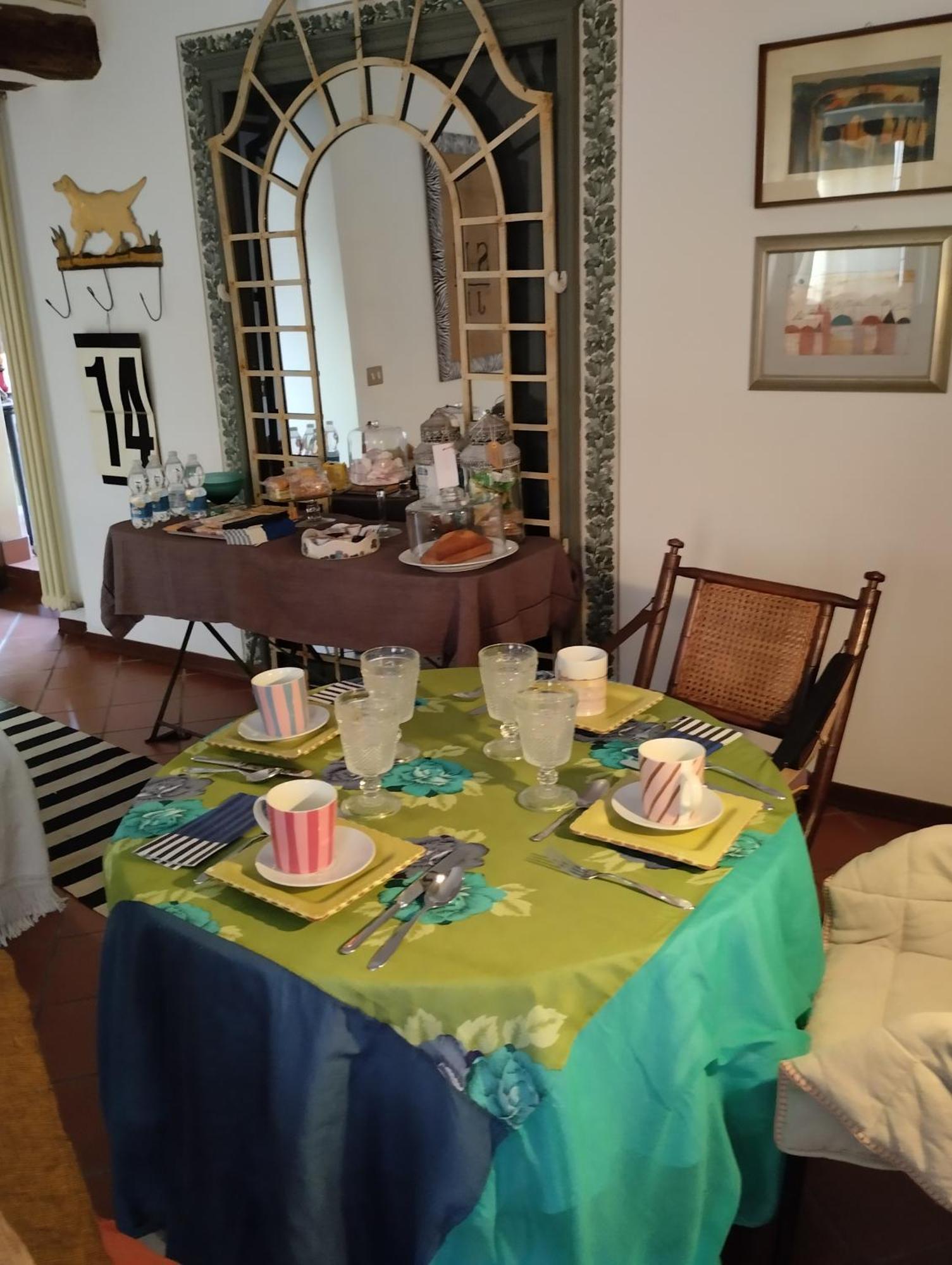 Quartiano Il Cortiletto Bed & Breakfast エクステリア 写真
